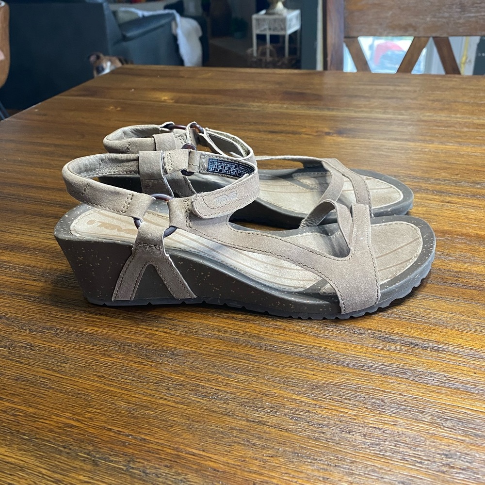 TEVA Cabrillo Wedge Suede Sandal Tan/Brown Size 8.5